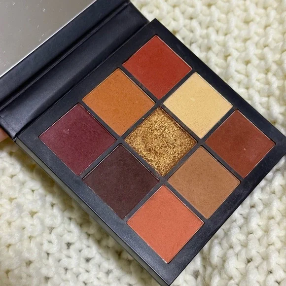HUDA BEAUTY Warm Brown Obsessions Eyeshadow Palette - Picture 2 of 4
